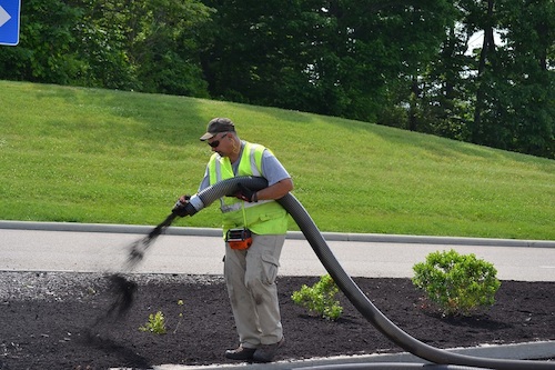 Mulch-Blowing-Installation-in-Action-2687